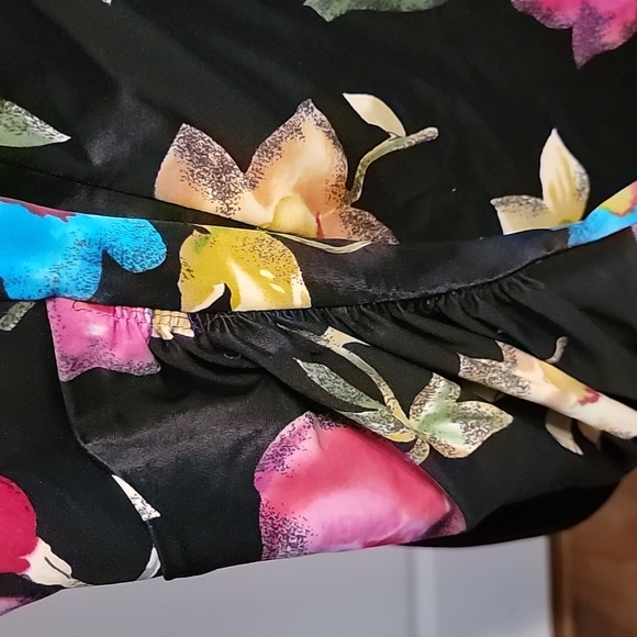 Sun Streak Newport News Black w/Floral Print Swimsuit 18W lined mid section - Picture 8 of 11